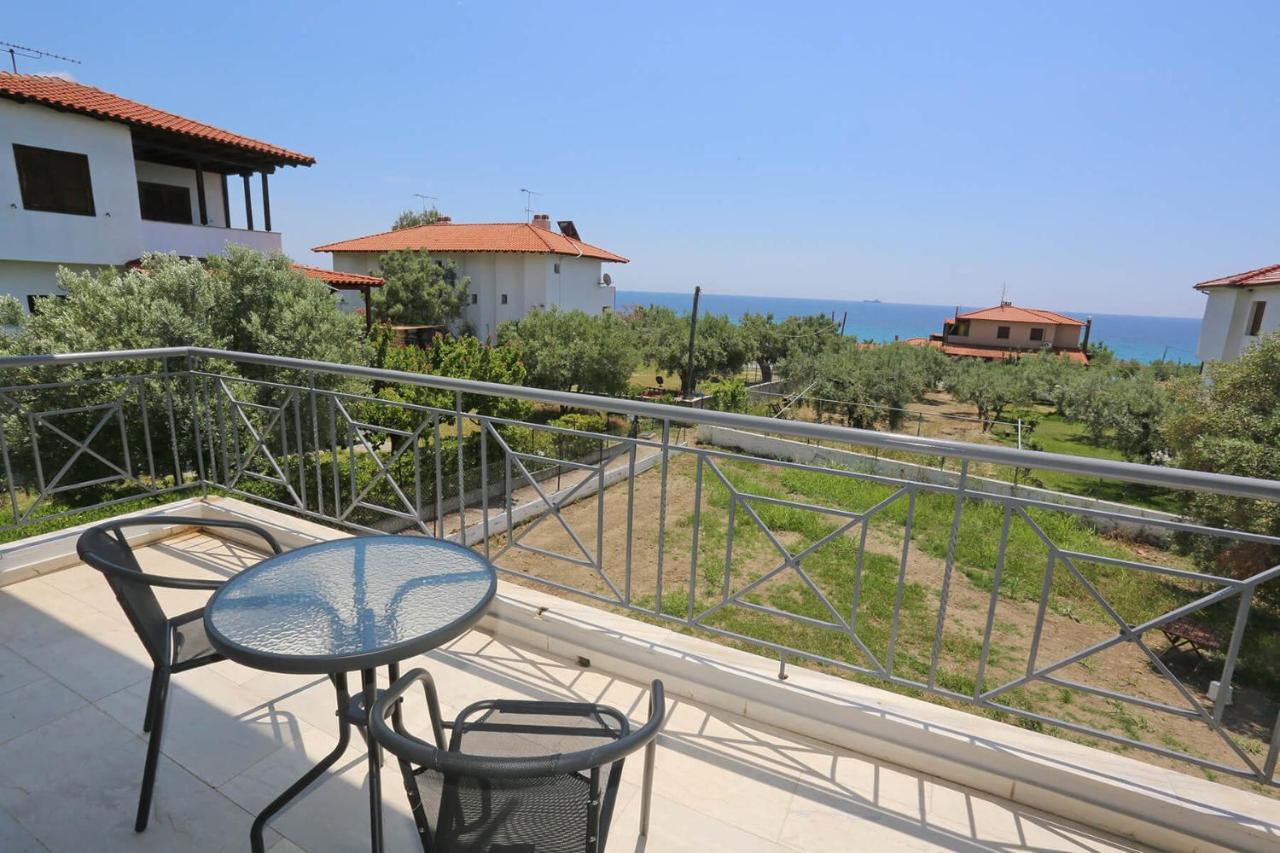 Merida Apartments Mola Kalyva Bagian luar foto