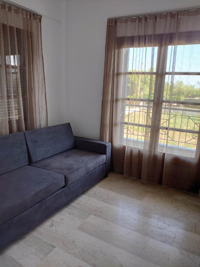 Merida Apartments Mola Kalyva Bagian luar foto