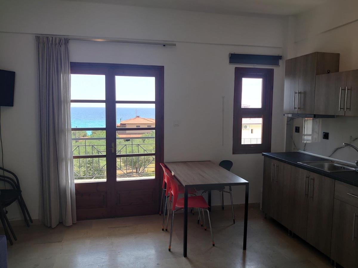 Merida Apartments Mola Kalyva Bagian luar foto