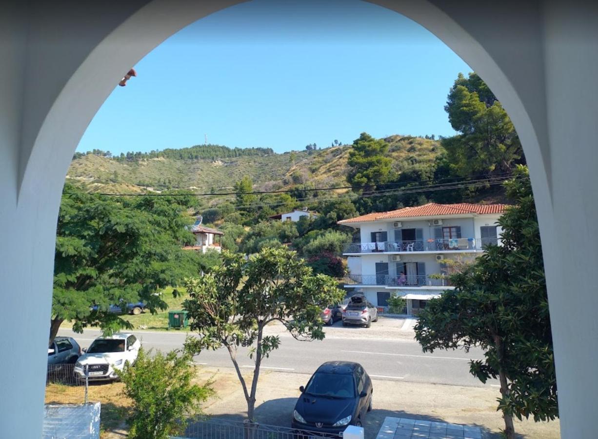 Merida Apartments Mola Kalyva Bagian luar foto
