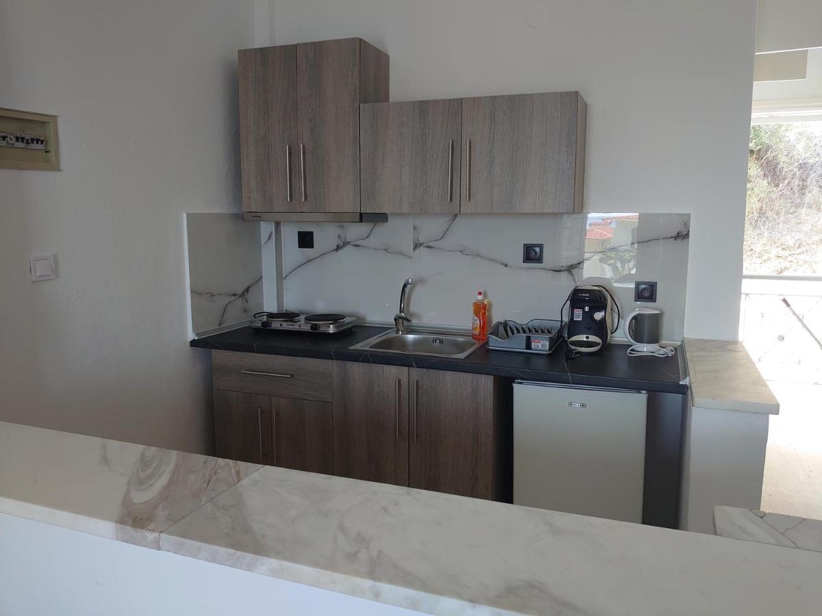 Merida Apartments Mola Kalyva Bagian luar foto