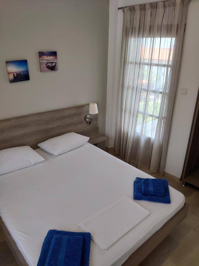 Merida Apartments Mola Kalyva Bagian luar foto