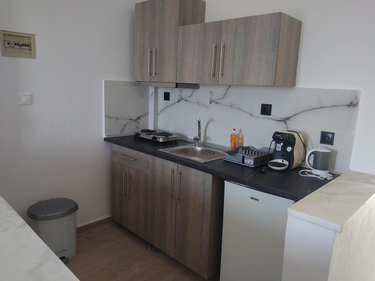 Merida Apartments Mola Kalyva Bagian luar foto