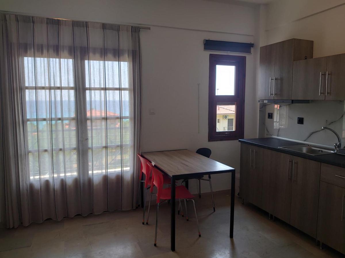 Merida Apartments Mola Kalyva Bagian luar foto