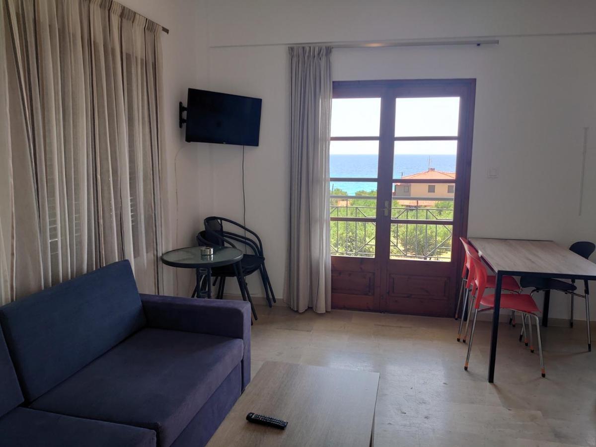 Merida Apartments Mola Kalyva Bagian luar foto