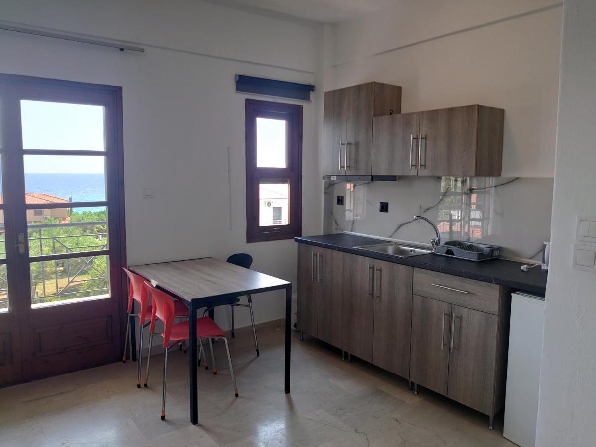 Merida Apartments Mola Kalyva Bagian luar foto