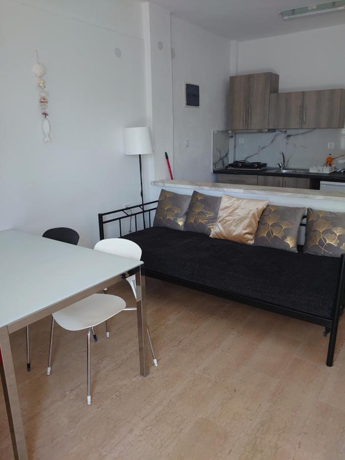 Merida Apartments Mola Kalyva Bagian luar foto