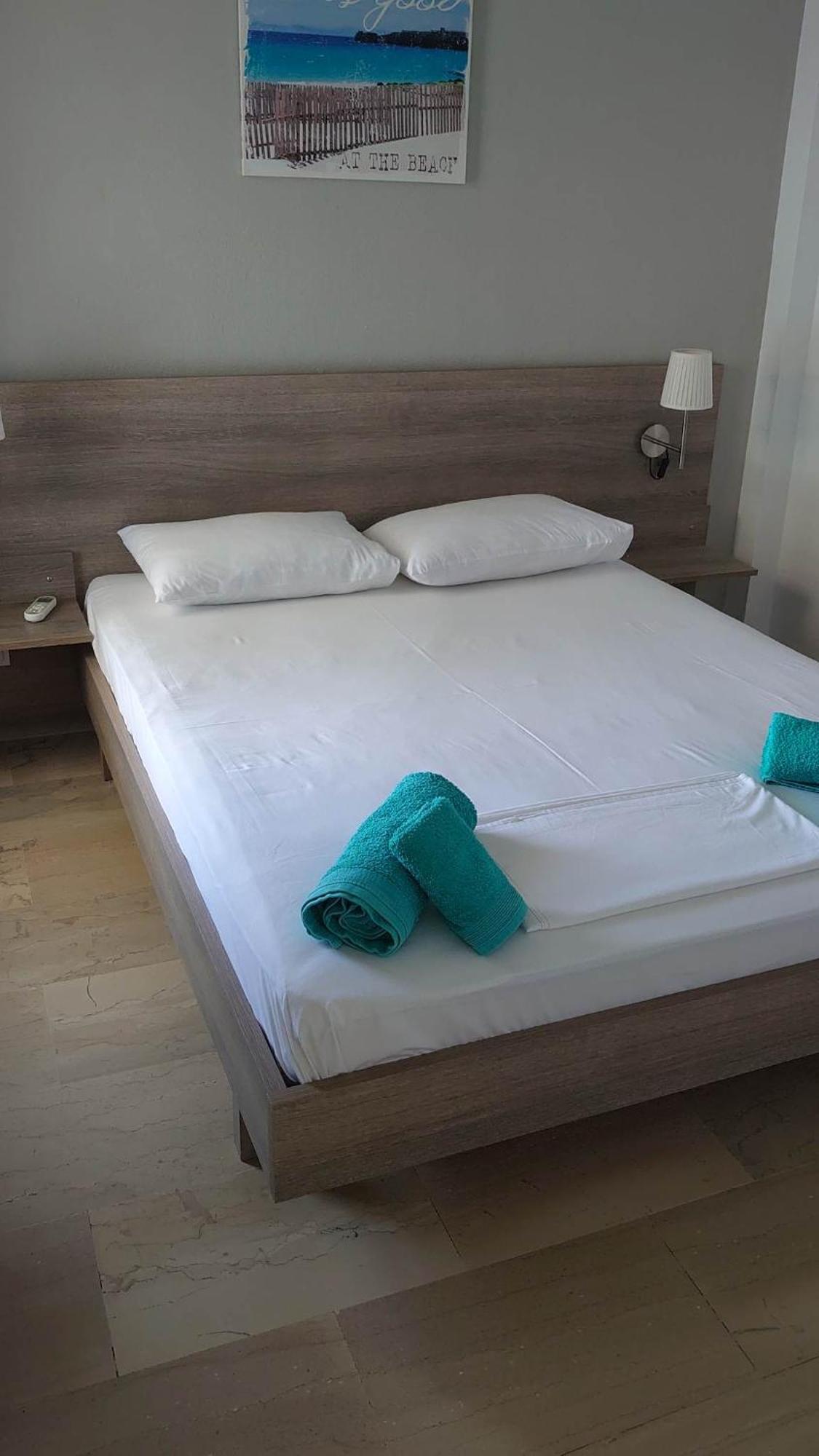 Merida Apartments Mola Kalyva Bagian luar foto