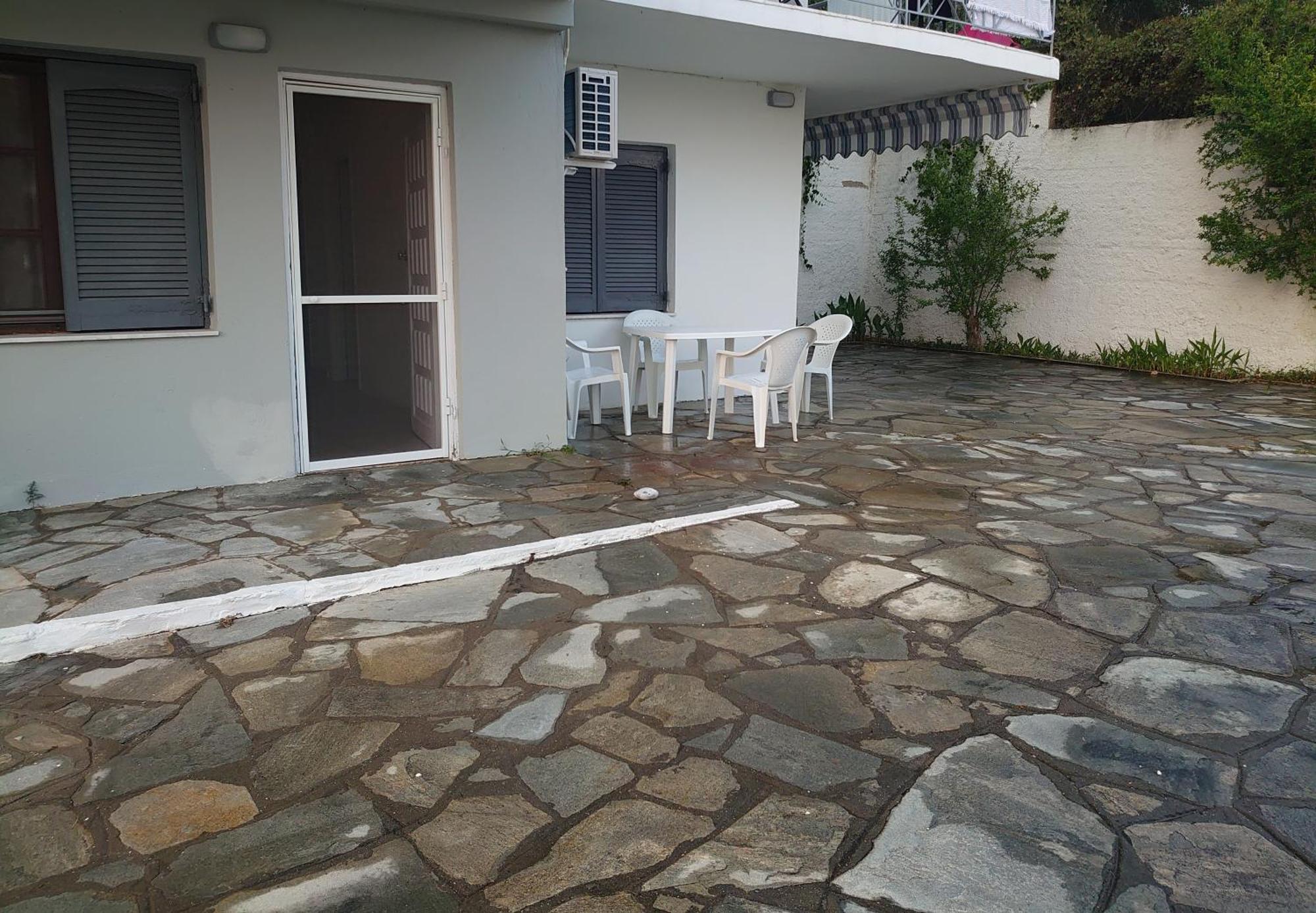 Merida Apartments Mola Kalyva Bagian luar foto